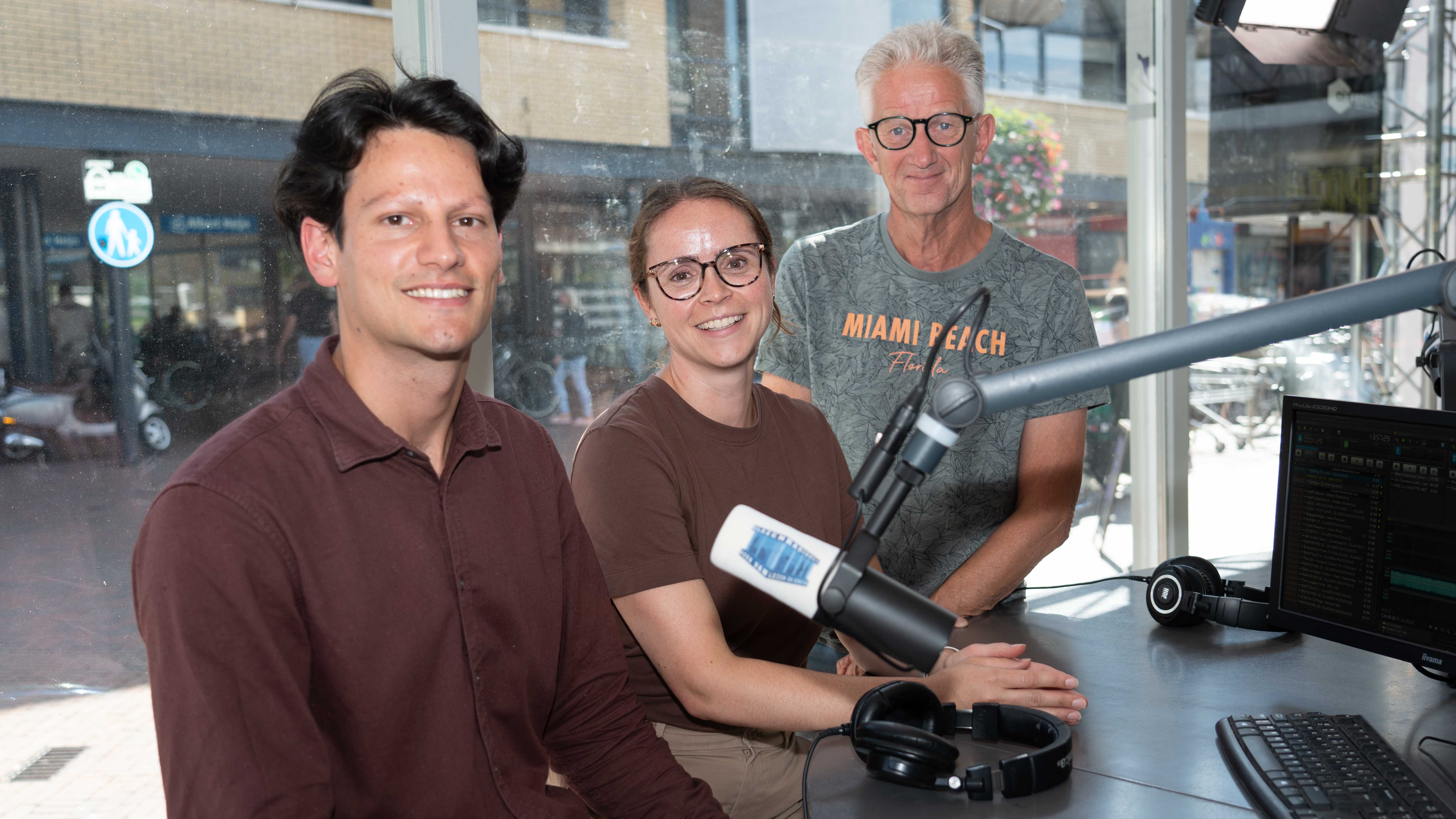 [VIDEO] Taalambassadeur Dick Voogd en beleidsadviseur Lise van Gennip te gast in Glazen Radiohuis