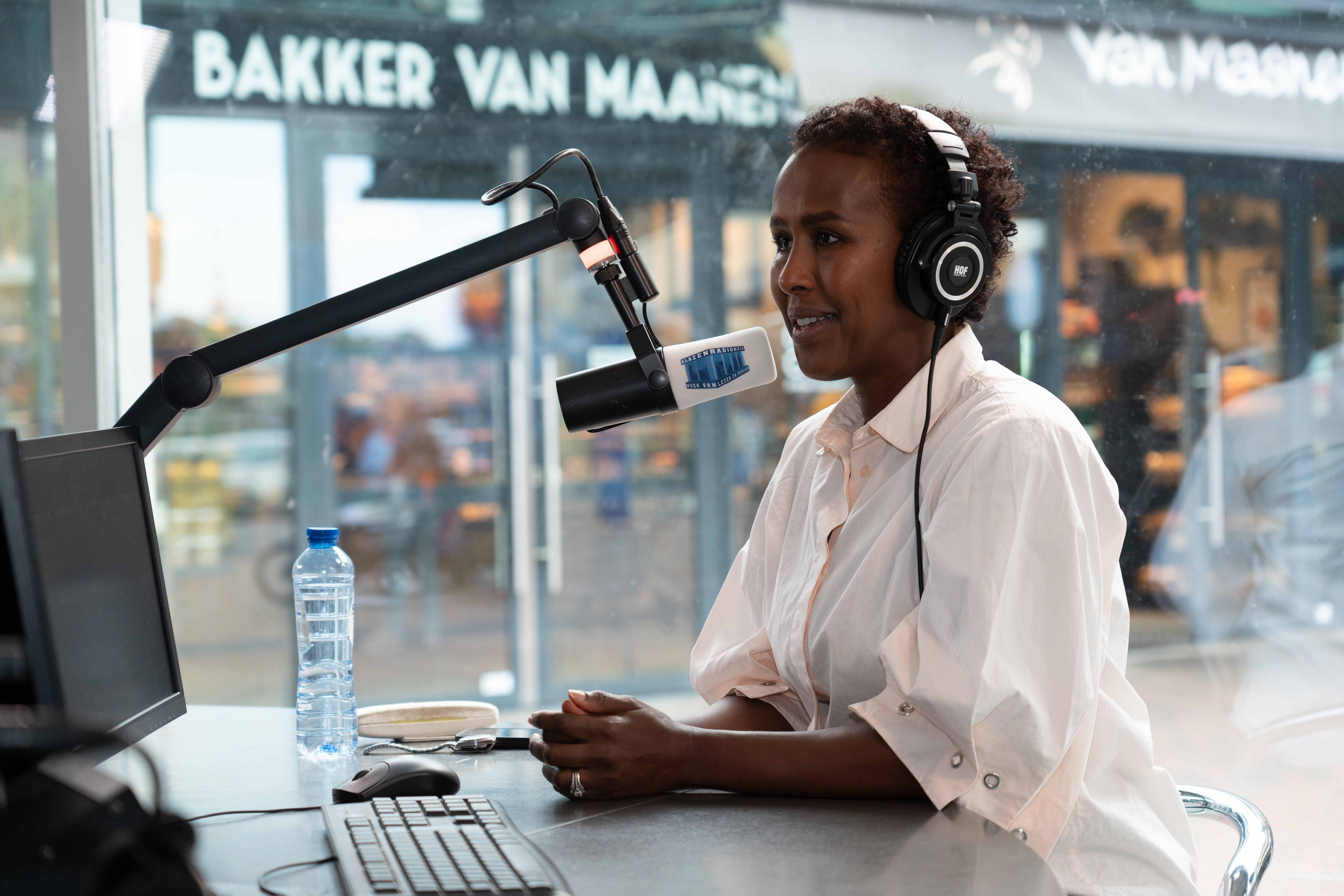 [VIDEO] Sociaal onderneemster Ayan Hassan te gast in Glazen Radiohuis
