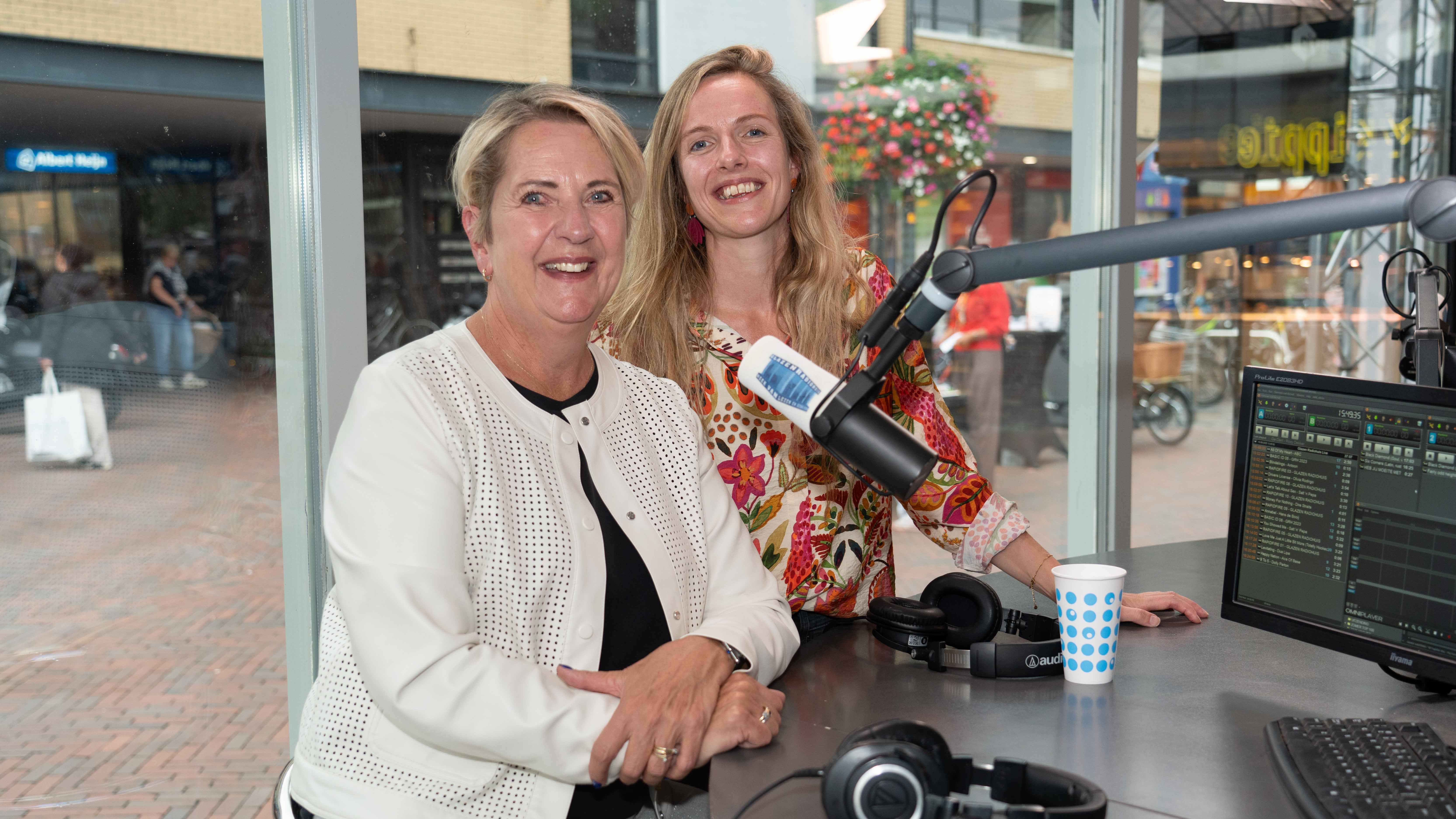 [VIDEO] Paula Adelaar en Heleen Homburg te gast in Glazen Radiohuis