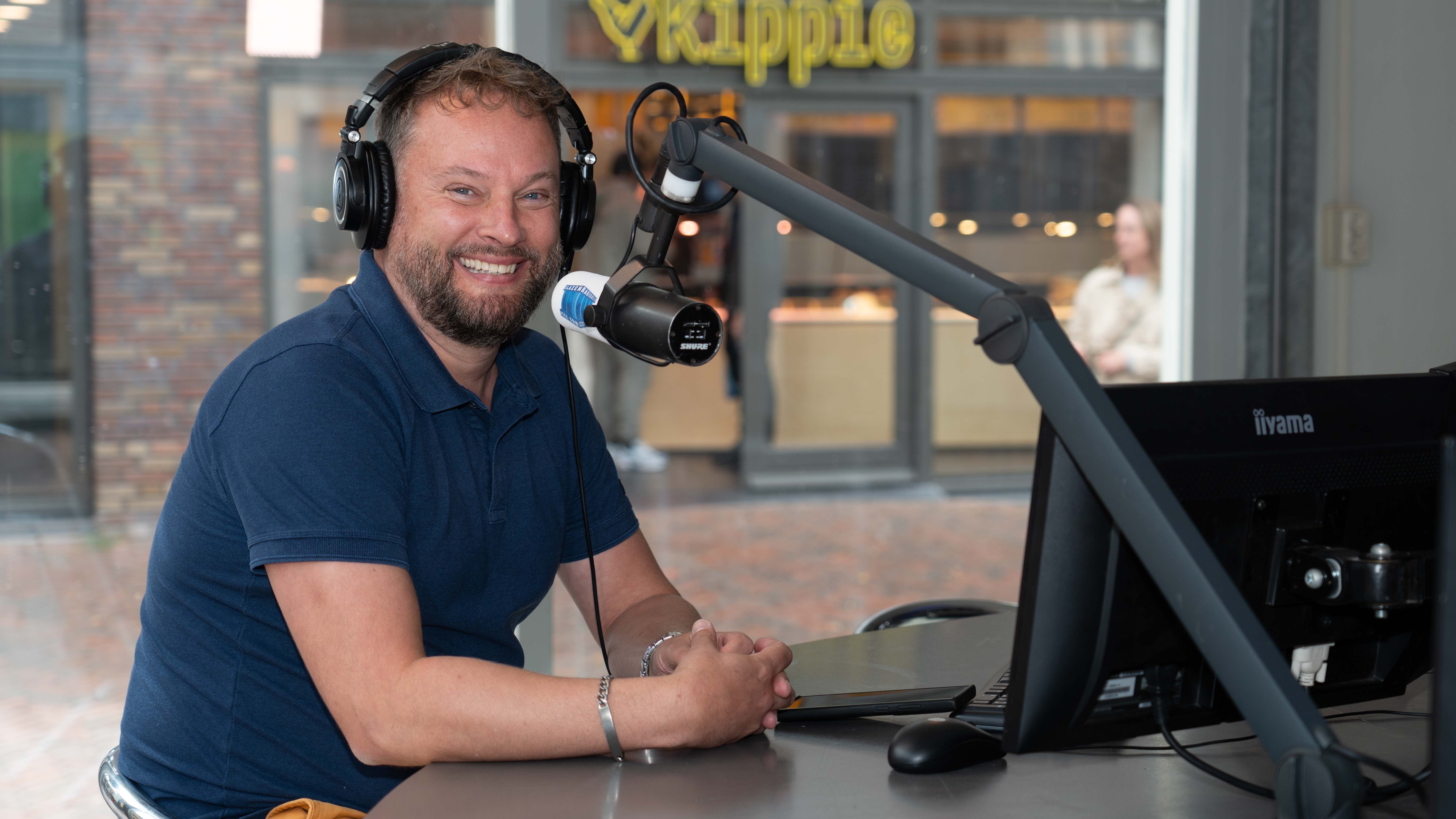 [VIDEO] Directeur Arnout Timmerman van Stichting Samen tegen Eenzaamheid te gast bij Glazen Radiohuis