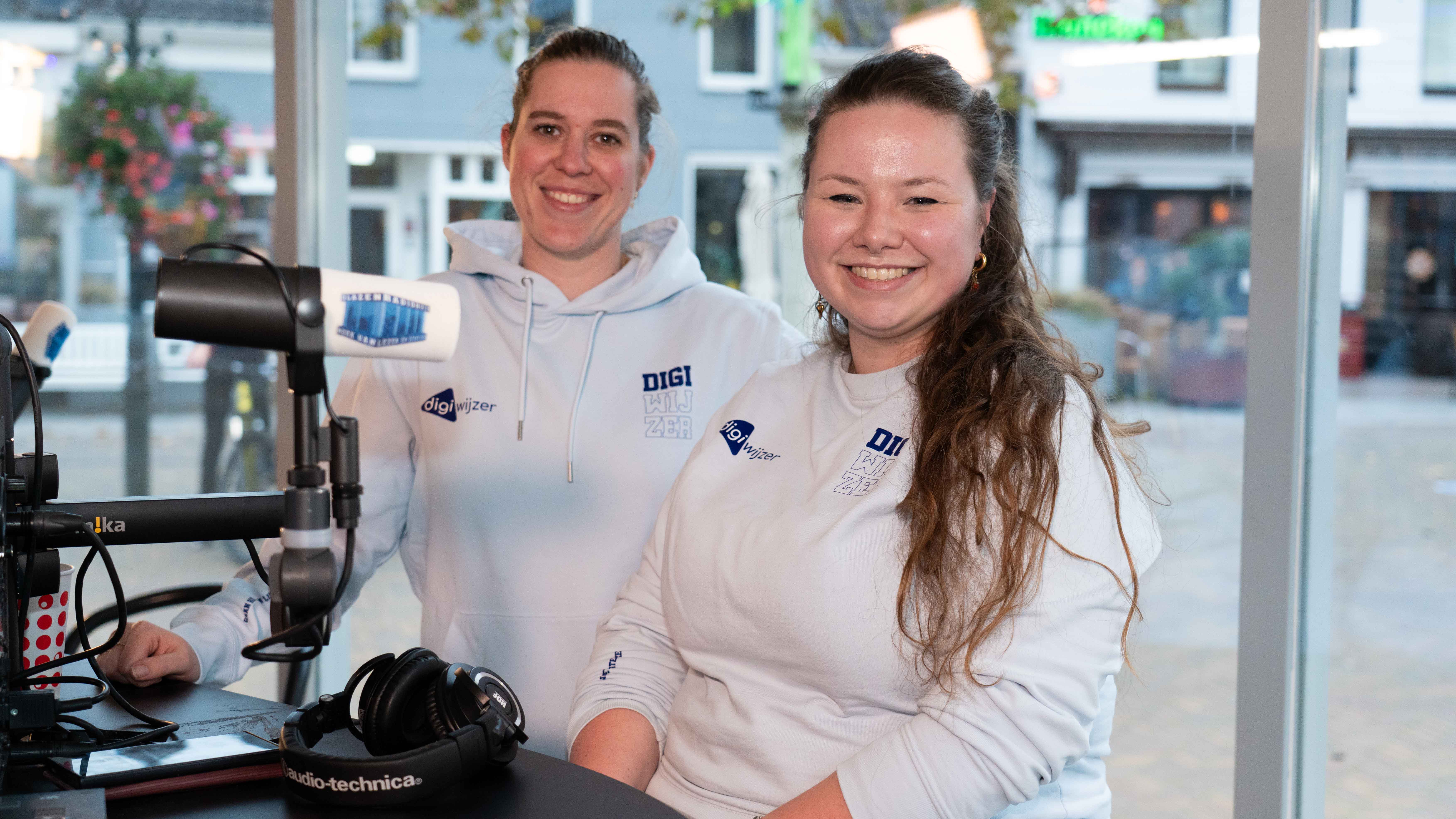 [VIDEO] Marleen Rolaff-Kuijper en Iris te gast in het Glazen Radiohuis