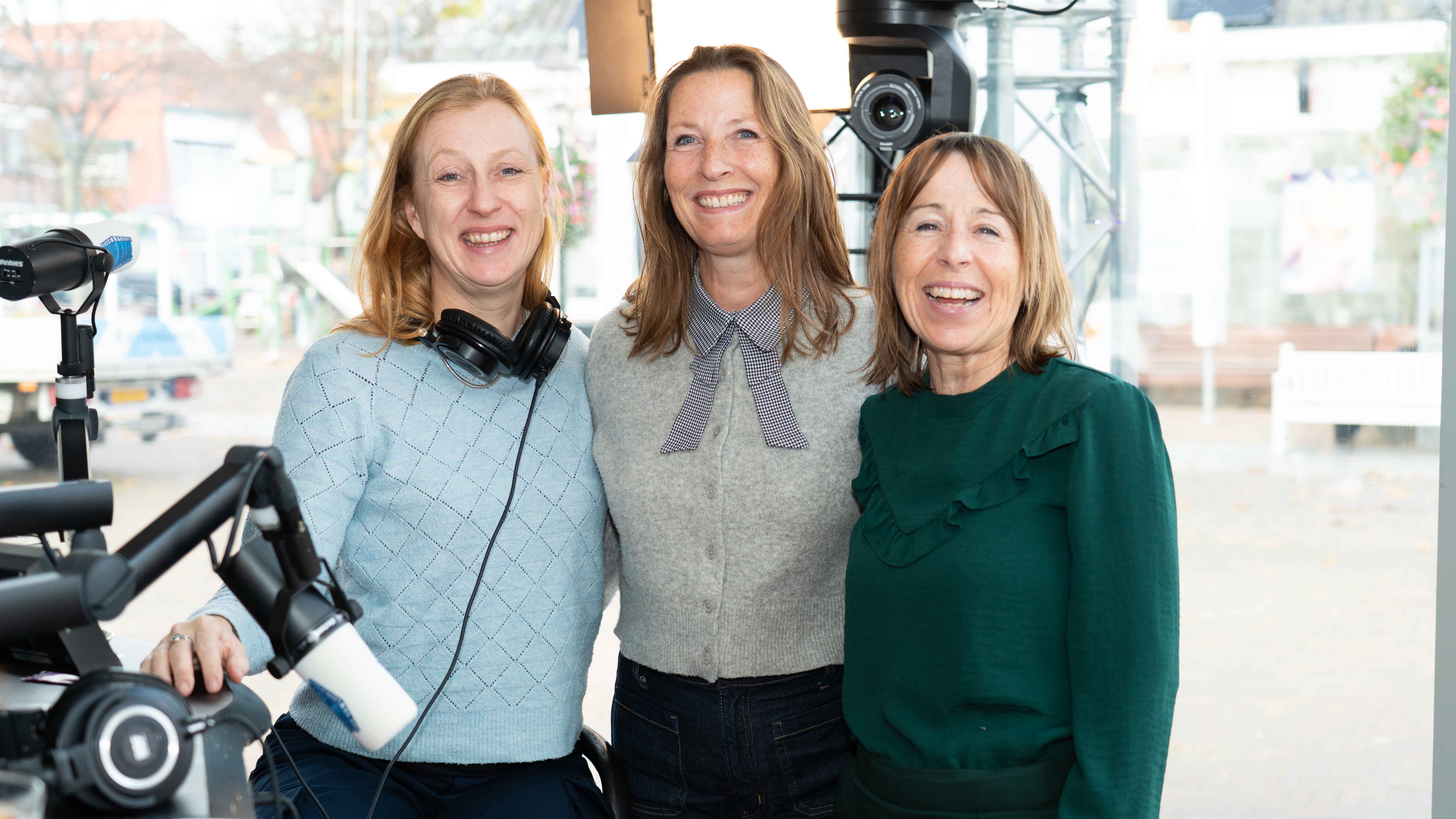 [VIDEO] Corien, Monique en Esther te gast in het Glazen Radiohuis