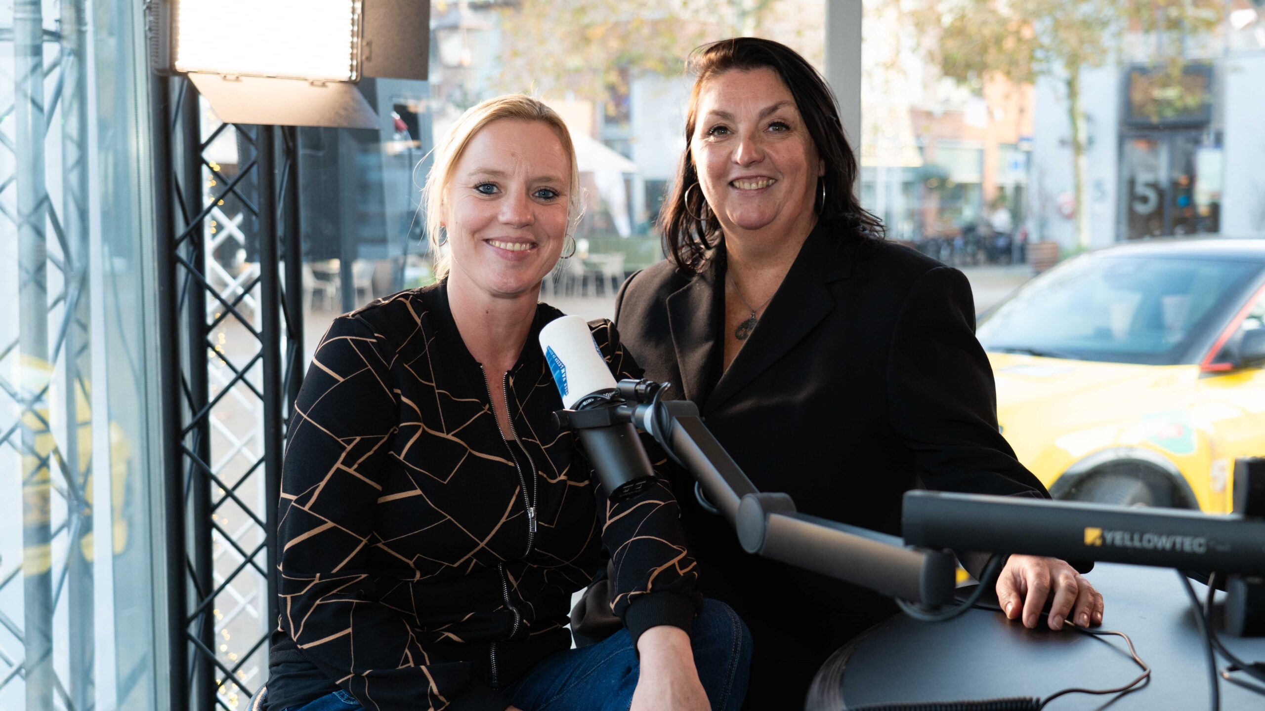 [VIDEO] Madeleine de Bruijn en Jasmijn van Holsteijn te gast in het Glazen Radiohuis