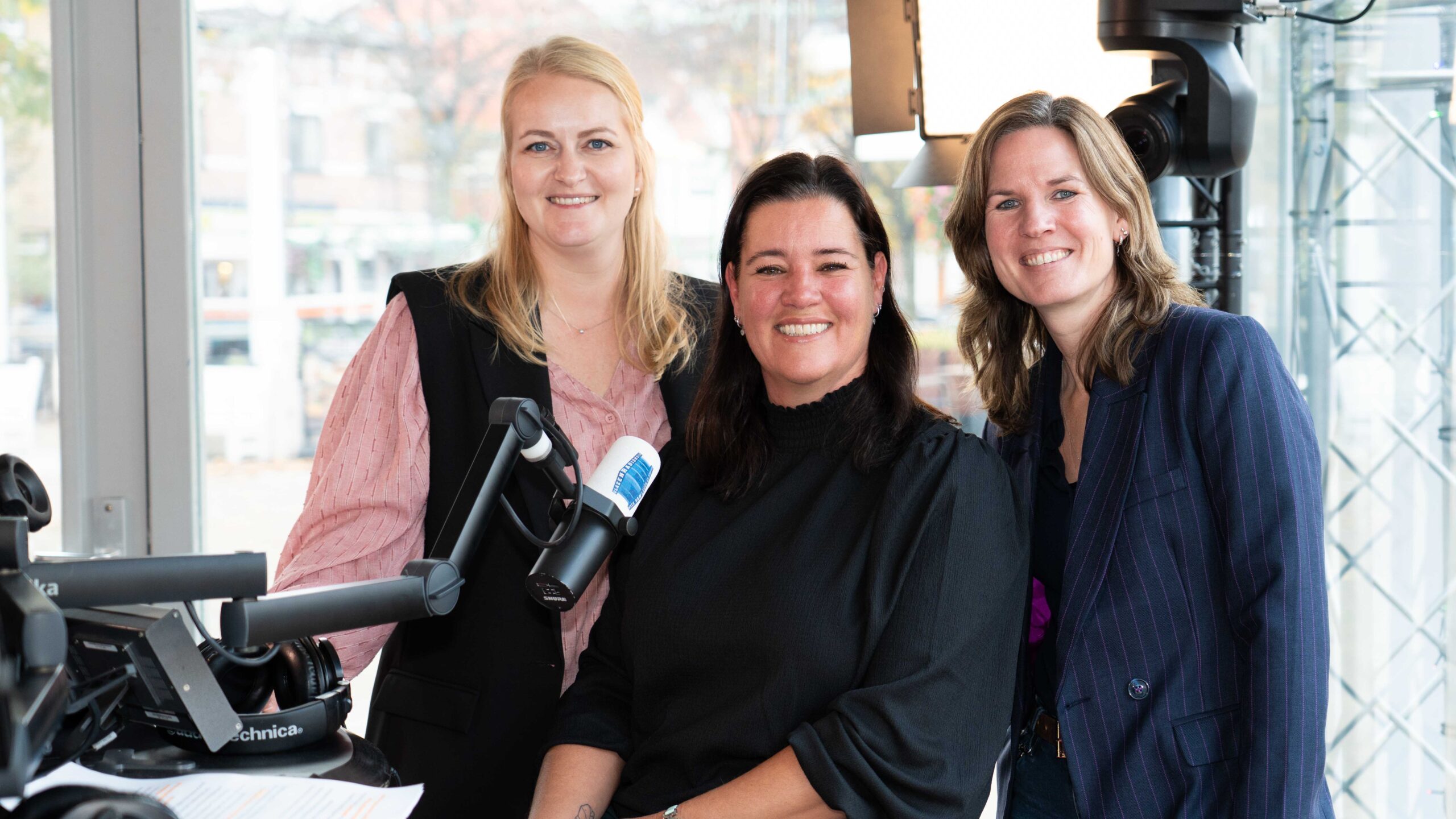 [VIDEO] Annette Boon, Debby Wetzels en Christa te gast in het Glazen Radiohuis