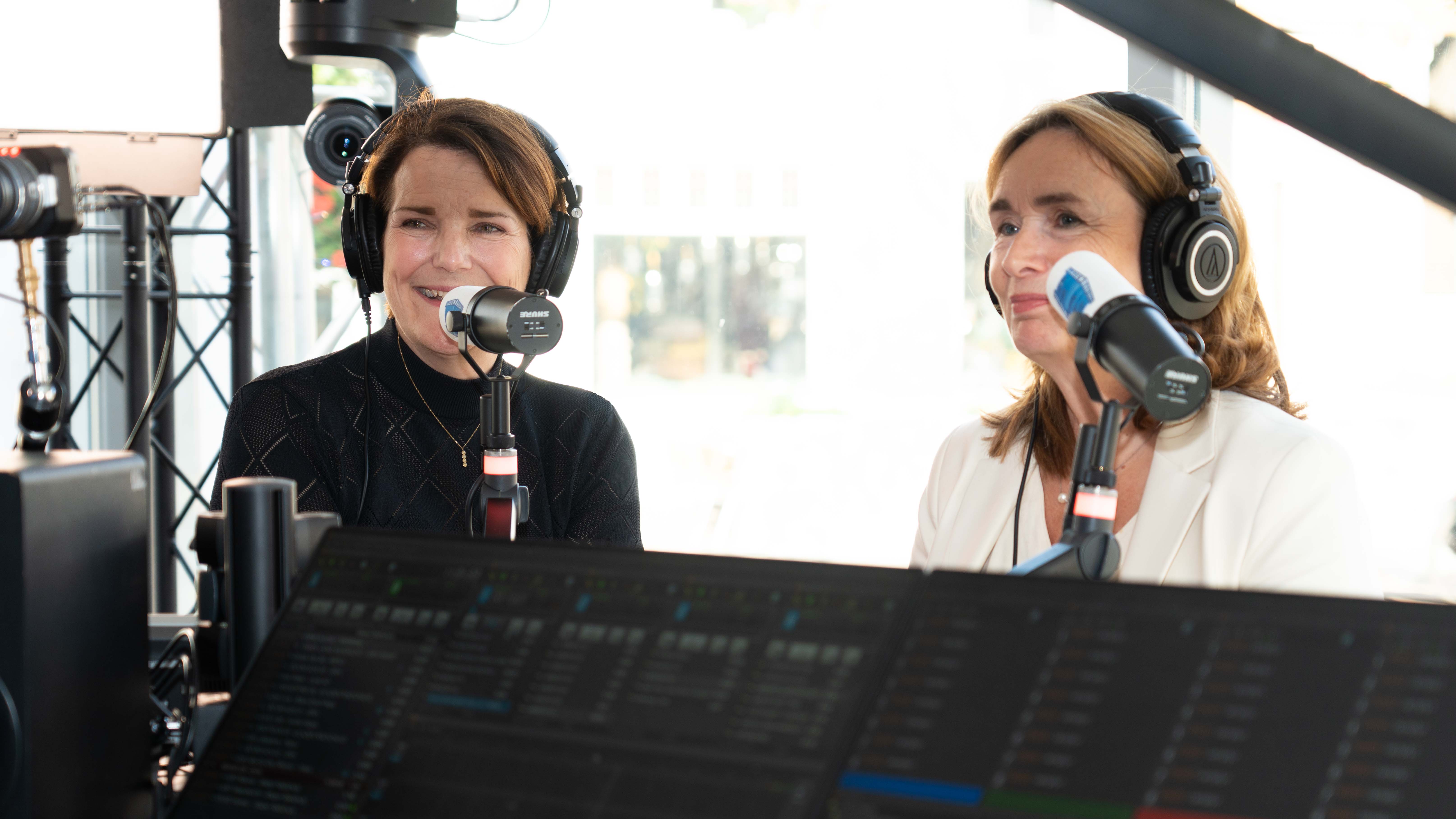 [VIDEO] Renske van Kooij en Liesbeth Koorneef te gast bij het Glazen Radiohuis